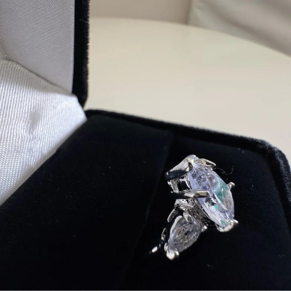 Elegant Pear Cut Clear Crystal Ring – Silver Tone Costume Jewelry Size 7
